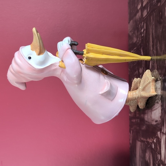 ❌SOLD❌Spring Duck Figurine With Raincoat and Umbrella ☔ - Picture 2 of 4